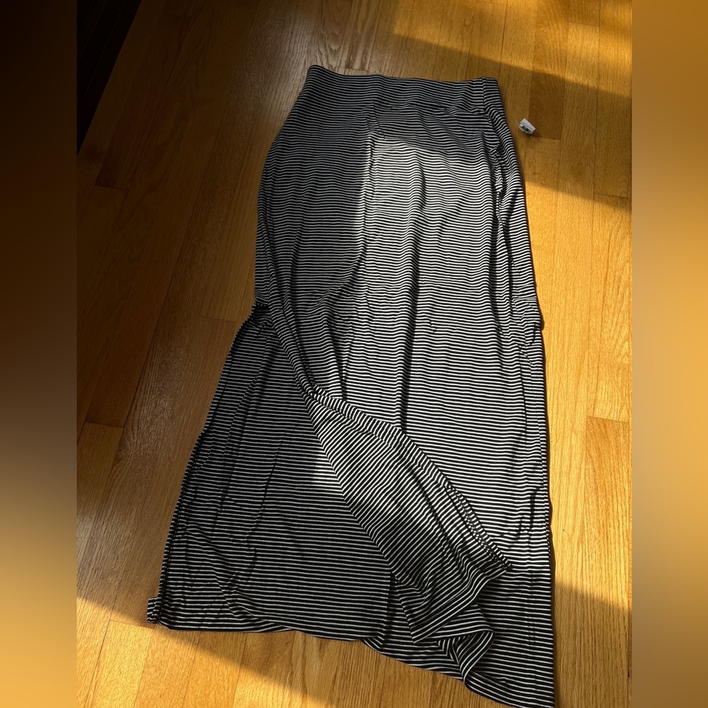 Old Navy Black and White Striped Maxi Skirt